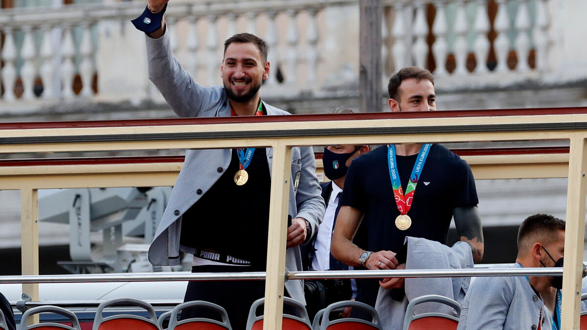 découvrez les raisons surprenantes du départ de gianluigi donnarumma du paris saint-germain. analyse des implications pour le club et les futures ambitions du gardien de but à l'approche de cette nouvelle étape de sa carrière.