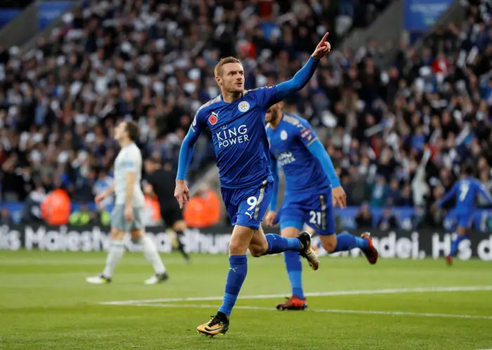découvrez l'actualité autour de jamie vardy et son potentiel transfert à manchester united. analysez les enjeux sportifs et financiers d'une telle décision pour le club et le joueur.