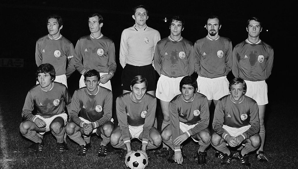 découvrez l'histoire passionnante des transferts au paris saint-germain, des légendes qui ont marqué le club aux recrues emblématiques qui ont façonné son identité. plongez dans les moments clés et les décisions stratégiques qui ont conduit le psg à devenir un acteur incontournable du football européen.