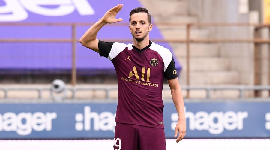 découvrez les réactions face au transfert controversé au psg qui a suscité de vives critiques. analyse des raisons de cette désapprobation et des impacts sur l'équipe et les supporters.