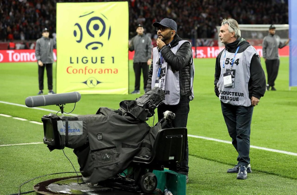 découvrez les transferts légendaires qui ont marqué l'histoire du football, des joueurs emblématiques aux transactions inoubliables. plongez dans les récits fascinants de ces mouvements qui ont redéfini les carrières et les clubs.