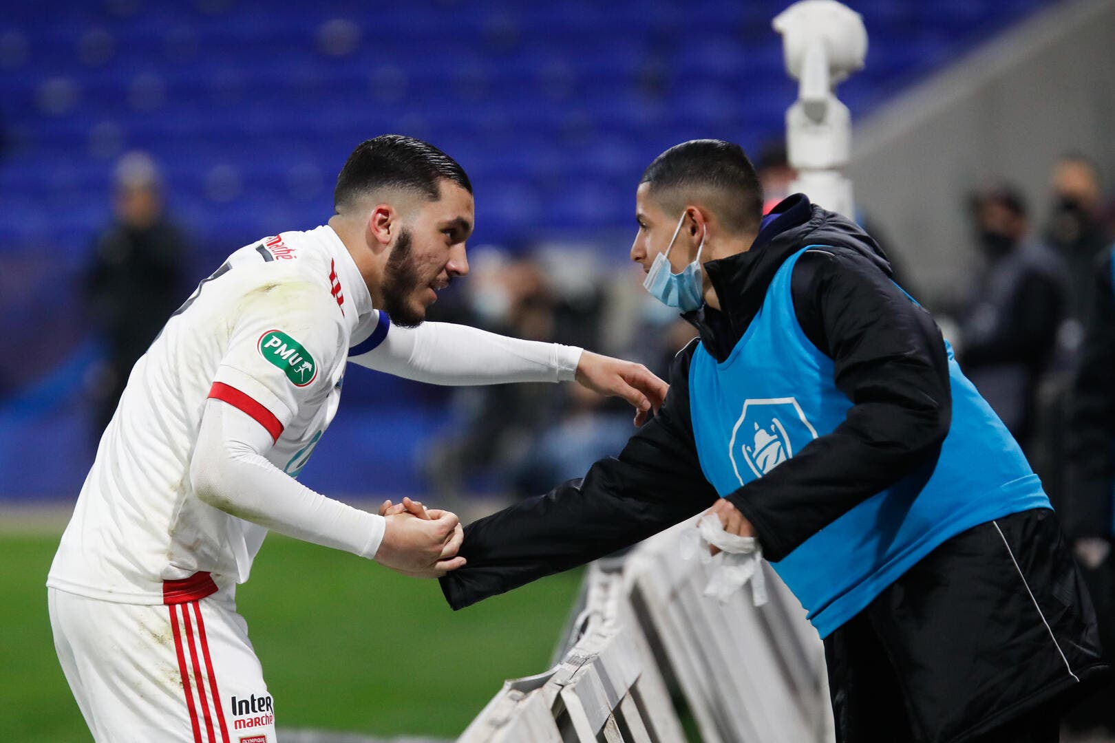 découvrez l'émotion du départ de cherki de lyon, un chapitre marquant de sa carrière. plongée dans ses souvenirs lyonnais et ses ambitions futures, cet article explore les raisons de son choix et l'impact de son départ sur le football lyonnais.
