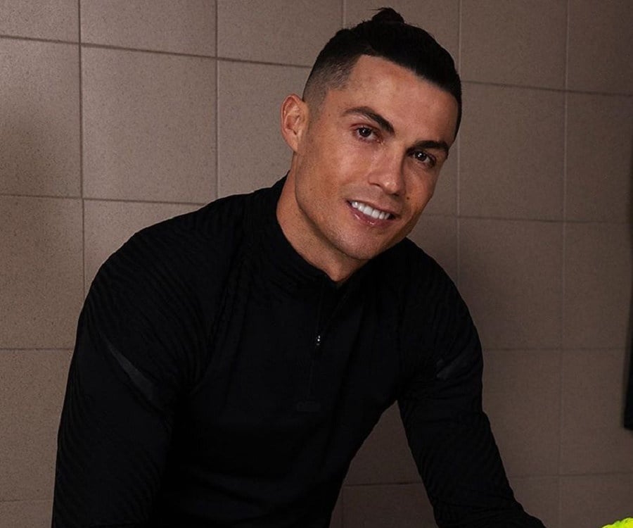 découvrez l'incroyable parcours de cristiano ronaldo à al-nassr, où le légendaire footballeur portugais continue de briller sur le terrain. suivez ses performances, ses exploits et son impact sur le football saoudien.