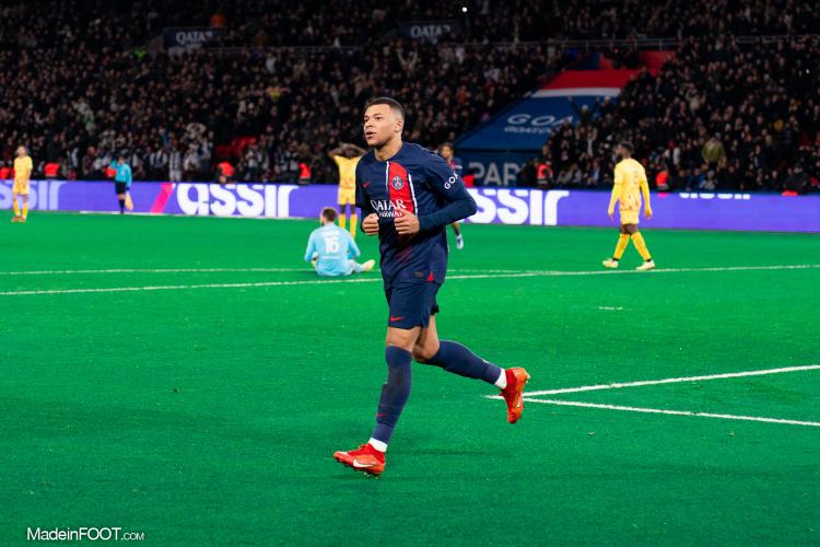 le paris saint-germain réagit fermement aux approches du real madrid concernant kylian mbappé, soulignant sa détermination à conserver l'une de ses stars. découvrez les détails de cette déclaration et ce que cela signifie pour l'avenir du joueur.