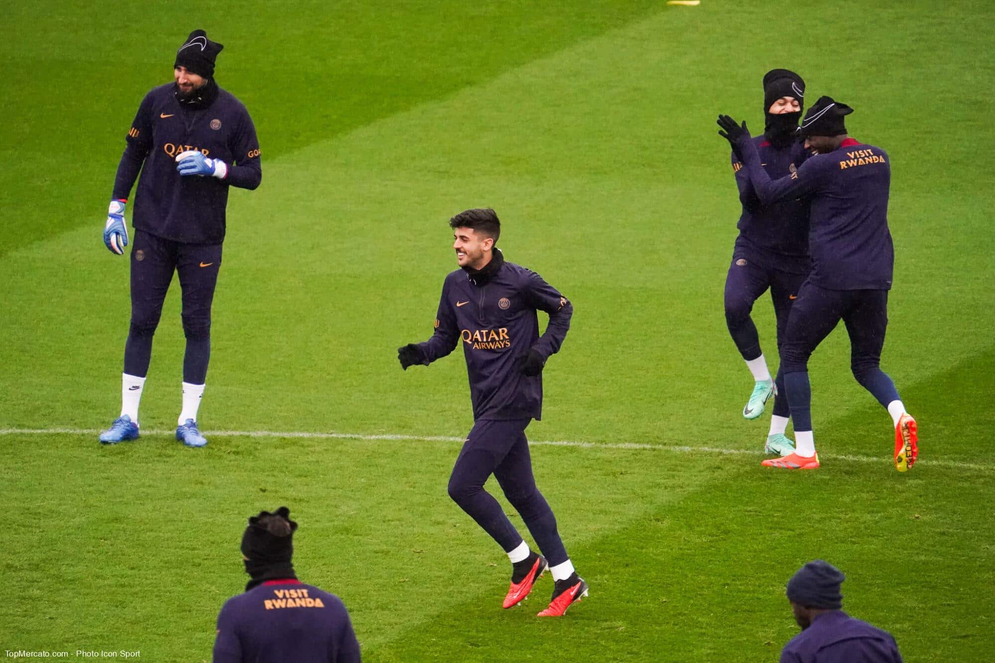 découvrez la première recrue du paris saint-germain, un joueur talentueux promettant d'apporter son expertise et sa passion au sein de l'équipe. ne manquez pas les détails de cette signature qui pourrait révolutionner la saison du psg.