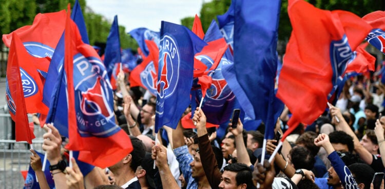 découvrez les dernières actualités sur le transfert d'hugo ekitike au paris saint-germain. analyse des enjeux et des attentes autour de ce jeune talent qui pourrait renforcer l'attaque du club parisien.