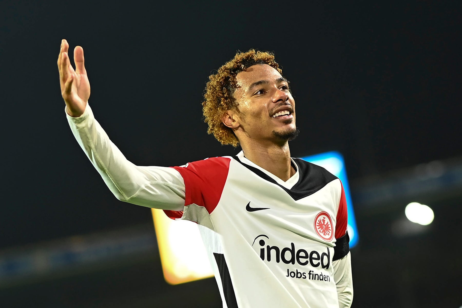 hugo ekitike, jeune talent du football français, pourrait faire ses valises pour liverpool. découvrez les détails de son transfert potentiel et ce que cela signifierait pour la premier league et l'avenir du joueur.