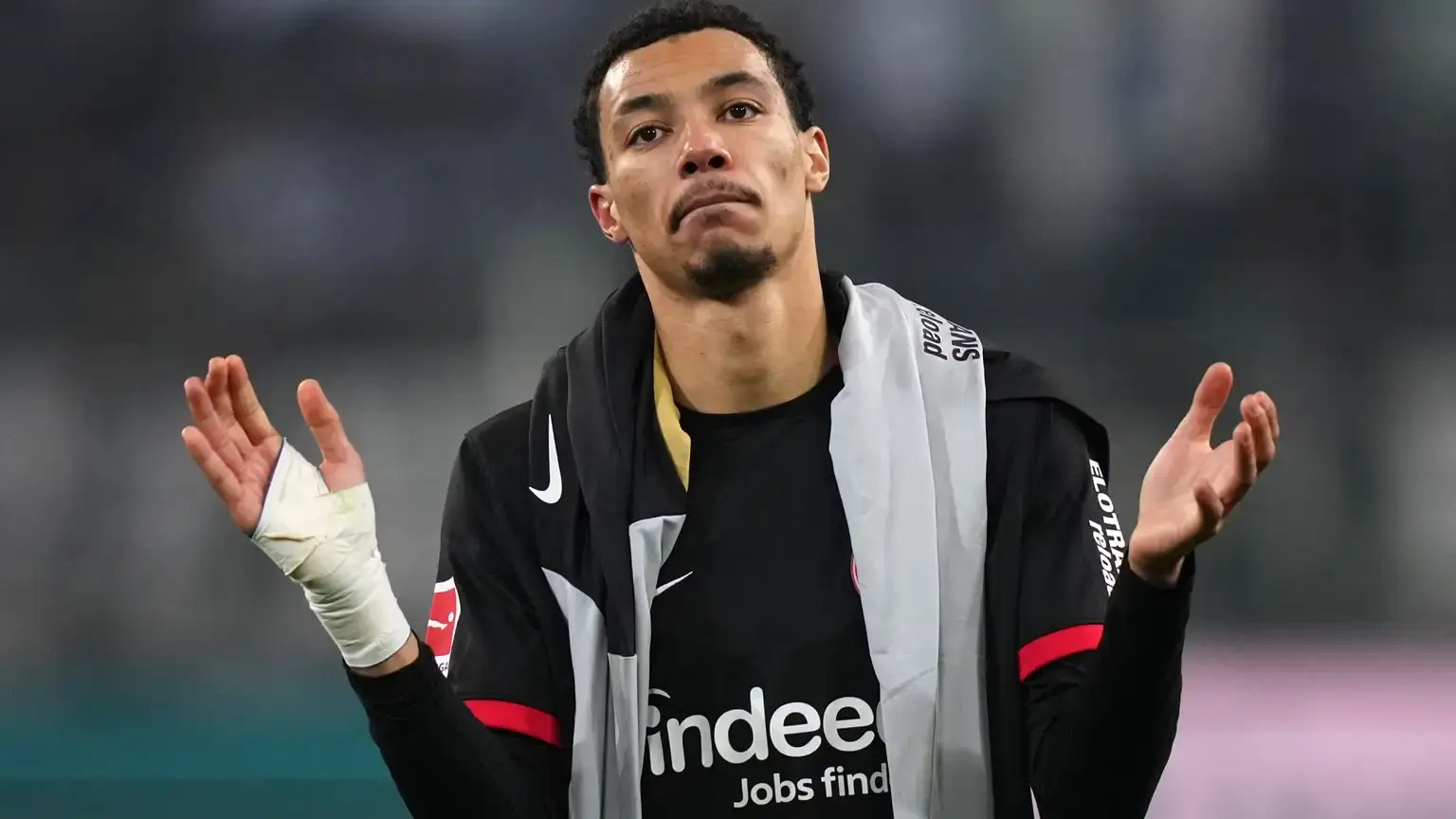 découvrez le transfert incroyable d'ekitike à liverpool pour 90 millions d'euros. plongée dans les détails de cette opération qui pourrait révolutionner l'attaque des reds, ainsi que les implications de ce transfert sur le marché des footballeurs.