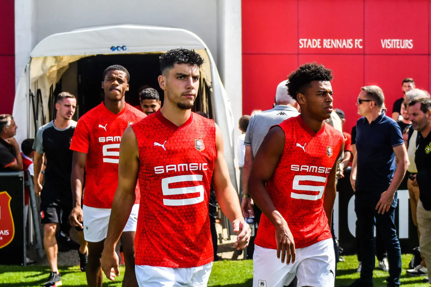 découvrez le parcours de matthis abline, un jeune talent prometteur évoluant au paris fc. suivez son ascension dans le monde du football et ses performances marquantes au sein du club.