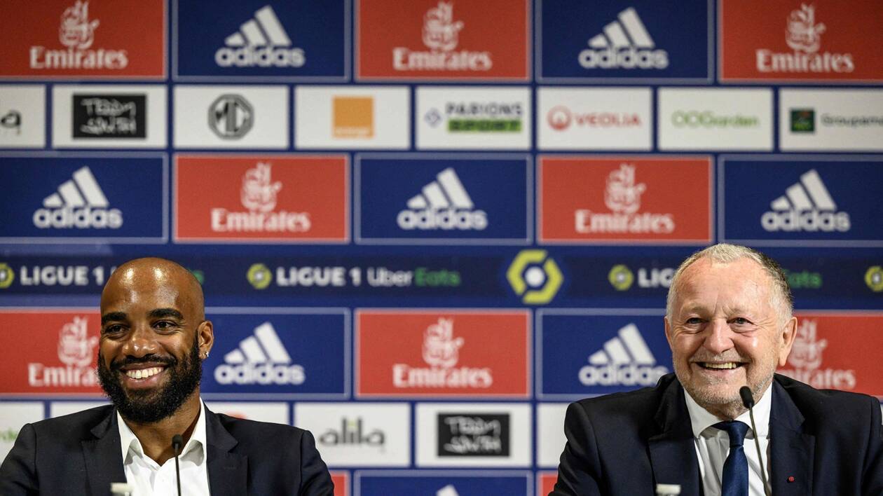 découvrez les dernières actualités sur le mercato du psg et les gestes de transfert marquants qui façonnent l'équipe. restez informé des mouvements des joueurs et des stratégies du club parisien pour la saison à venir.