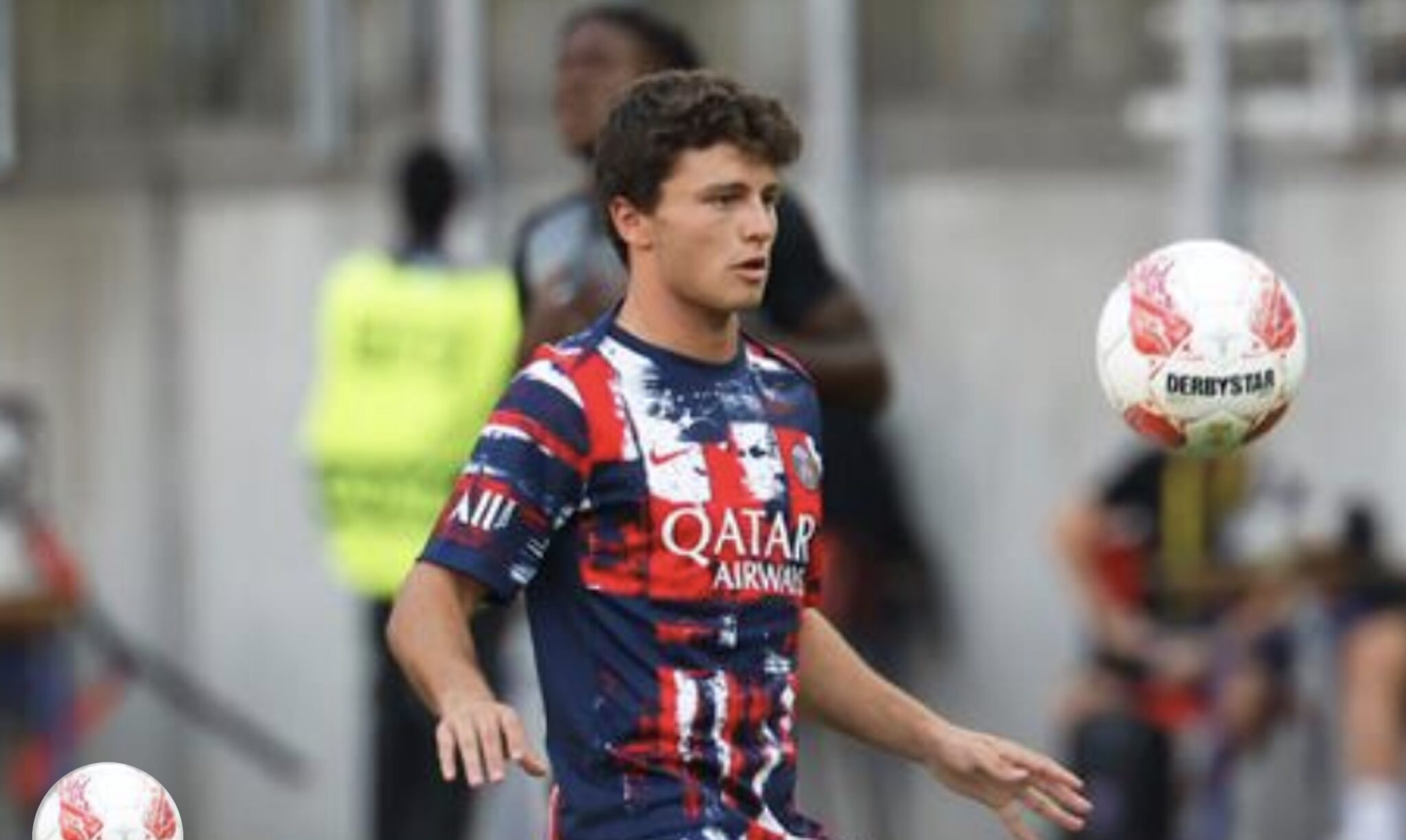 découvrez les dernières informations sur le transfert d'hugo ekitike au psg, les enjeux de cette opération et son impact sur l'équipe parisienne. restez à jour avec les actualités du mercato et analysez les perspectives de l'attaquant prometteur au sein du club.