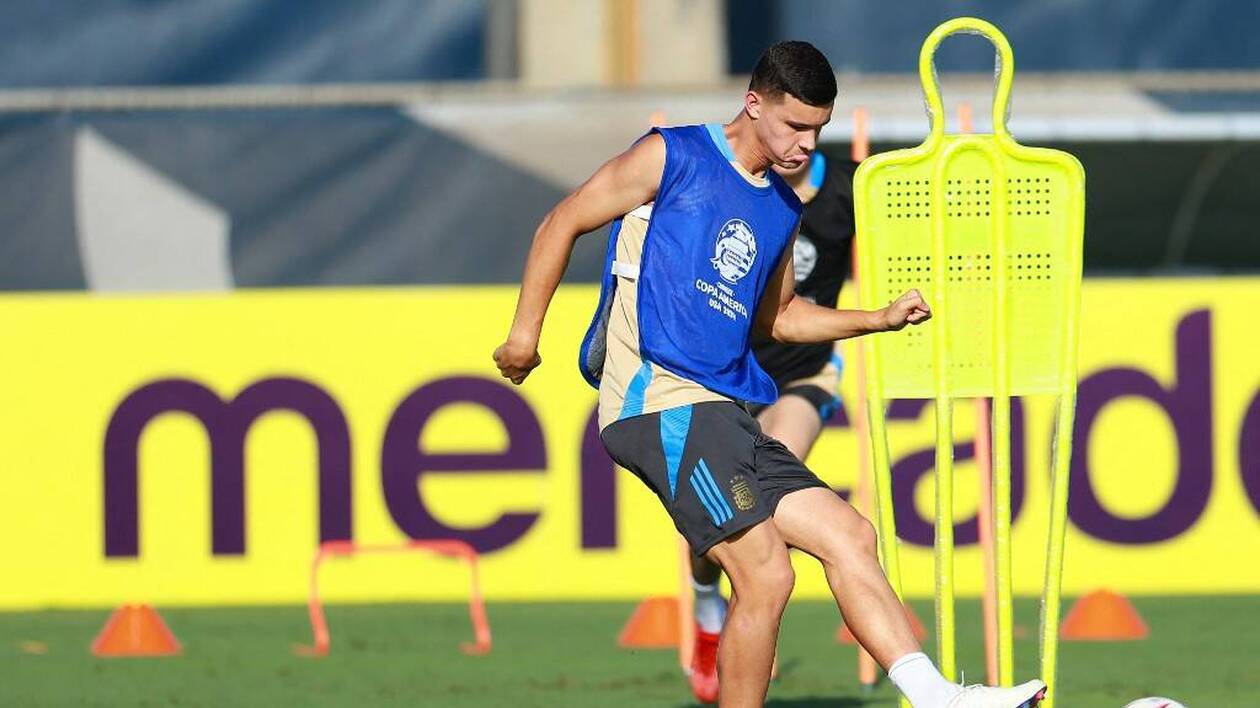 découvrez tout sur le transfert d'omar argentin, les coulisses de son arrivée, les détails du contrat et ce que cela signifie pour son nouveau club. ne manquez pas les enjeux de cette opération qui fait parler d'elle dans le monde du football.
