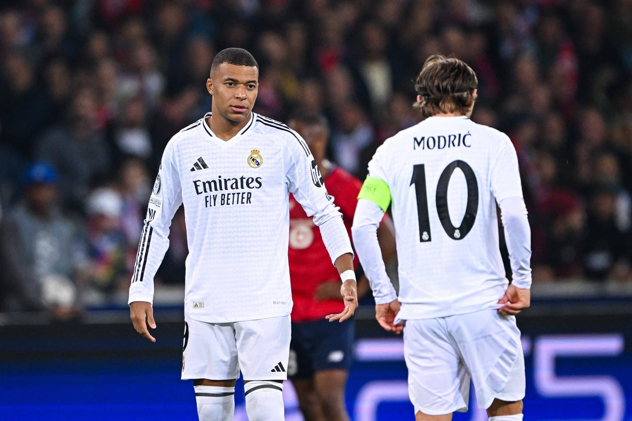 découvrez les dernières actualités sur les transferts du real madrid. restez informé des joueurs qui rejoignent ou quittent le club, des rumeurs et des analyses sur les enjeux du mercato madrilène.