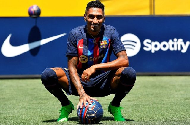 découvrez les dernières nouvelles sur le transfert d'victor osimhen, l'attaquant vedette qui suscite l'intérêt des plus grands clubs européens. analyses, rumeurs de transfert et impacts sur sa carrière, tout ce que vous devez savoir sur ce sujet brûlant du marché des transferts.