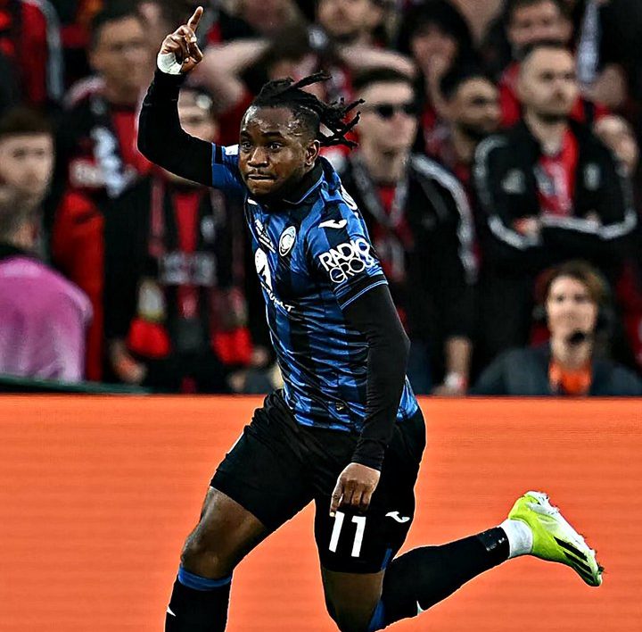 découvrez le parcours et les performances de lookman à l'atalanta, ses statistiques, son impact sur le club italien et ses meilleurs moments sous ce maillot.