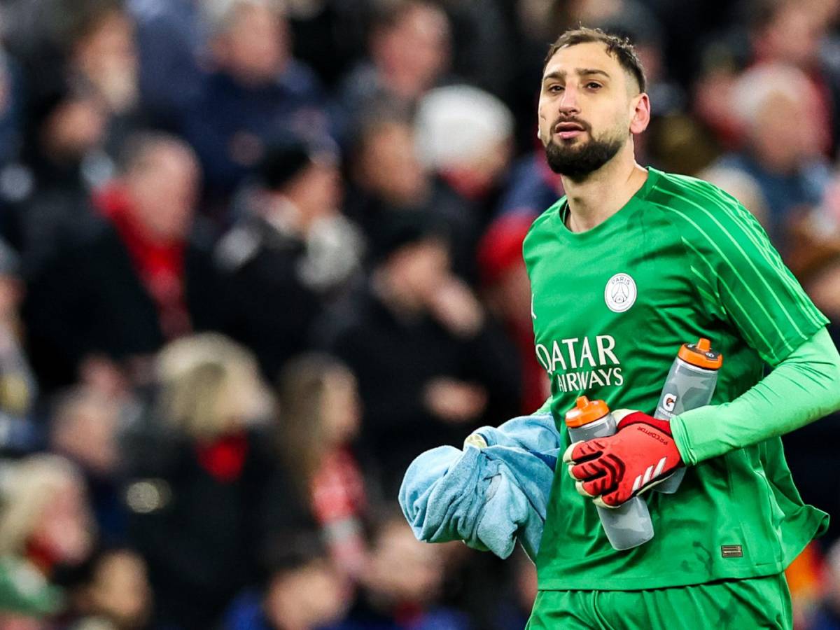 découvrez le dilemme de gianluigi donnarumma au psg : entre performance, concurrence et l'avenir de sa carrière au sein du club parisien.