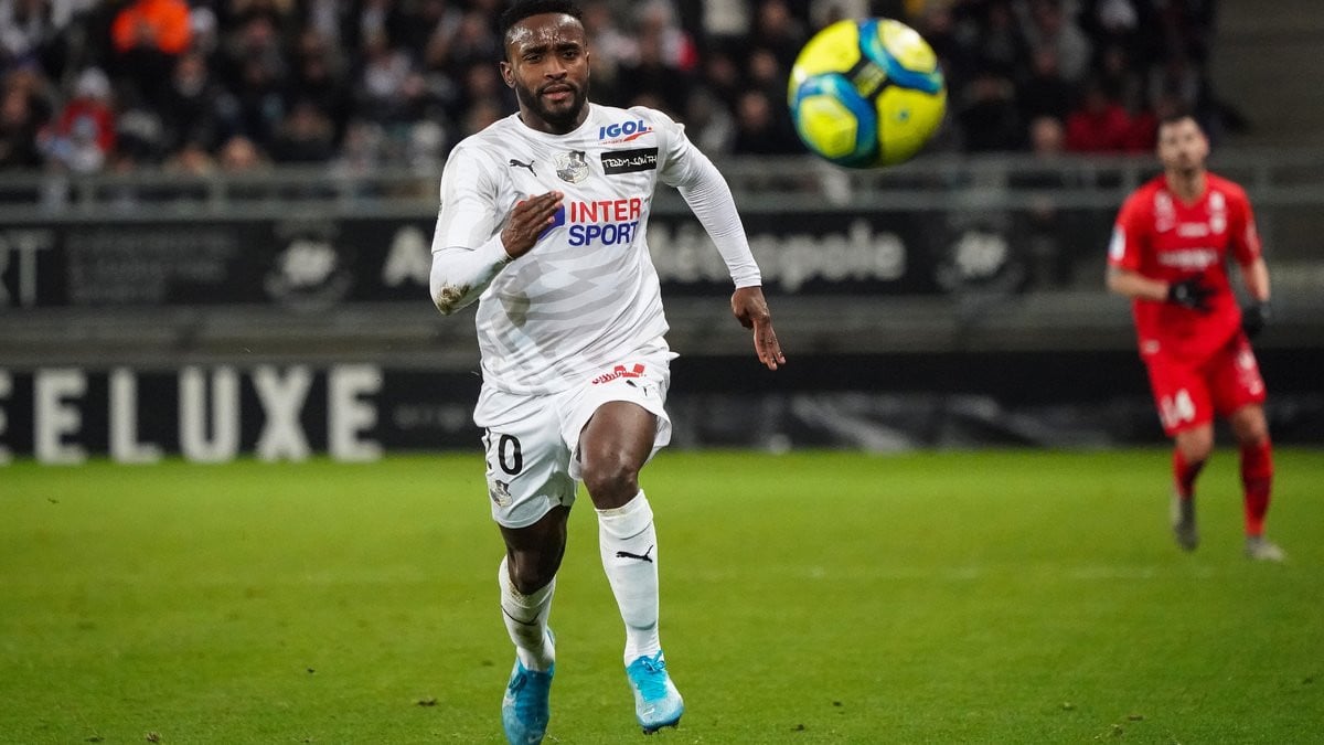 découvrez tous les détails sur le transfert inattendu à l'om : dernières actualités, réactions et analyse approfondie sur ce mouvement surprise du mercato marseillais.
