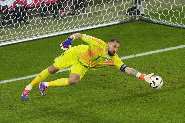 découvrez les dernières rumeurs sur le possible transfert de gianluigi donnarumma vers manchester city. suivez l’actualité du gardien italien et les négociations en cours dans le mercato football 2024.