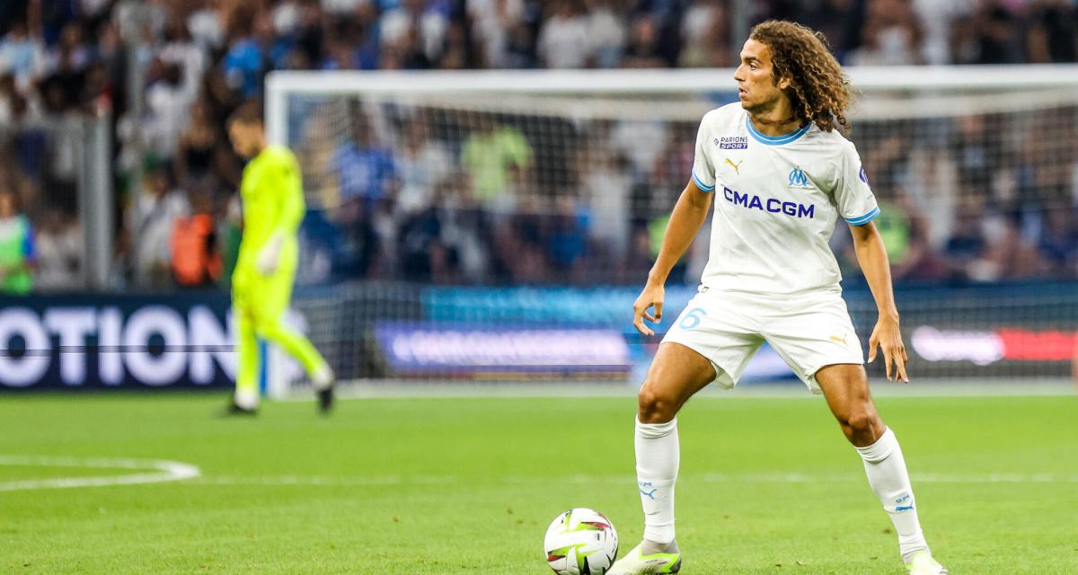 suivez toute l’actualité du mercato transferts : les dernières rumeurs, officialisations, analyses et mouvements de joueurs en temps réel dans le monde du football.