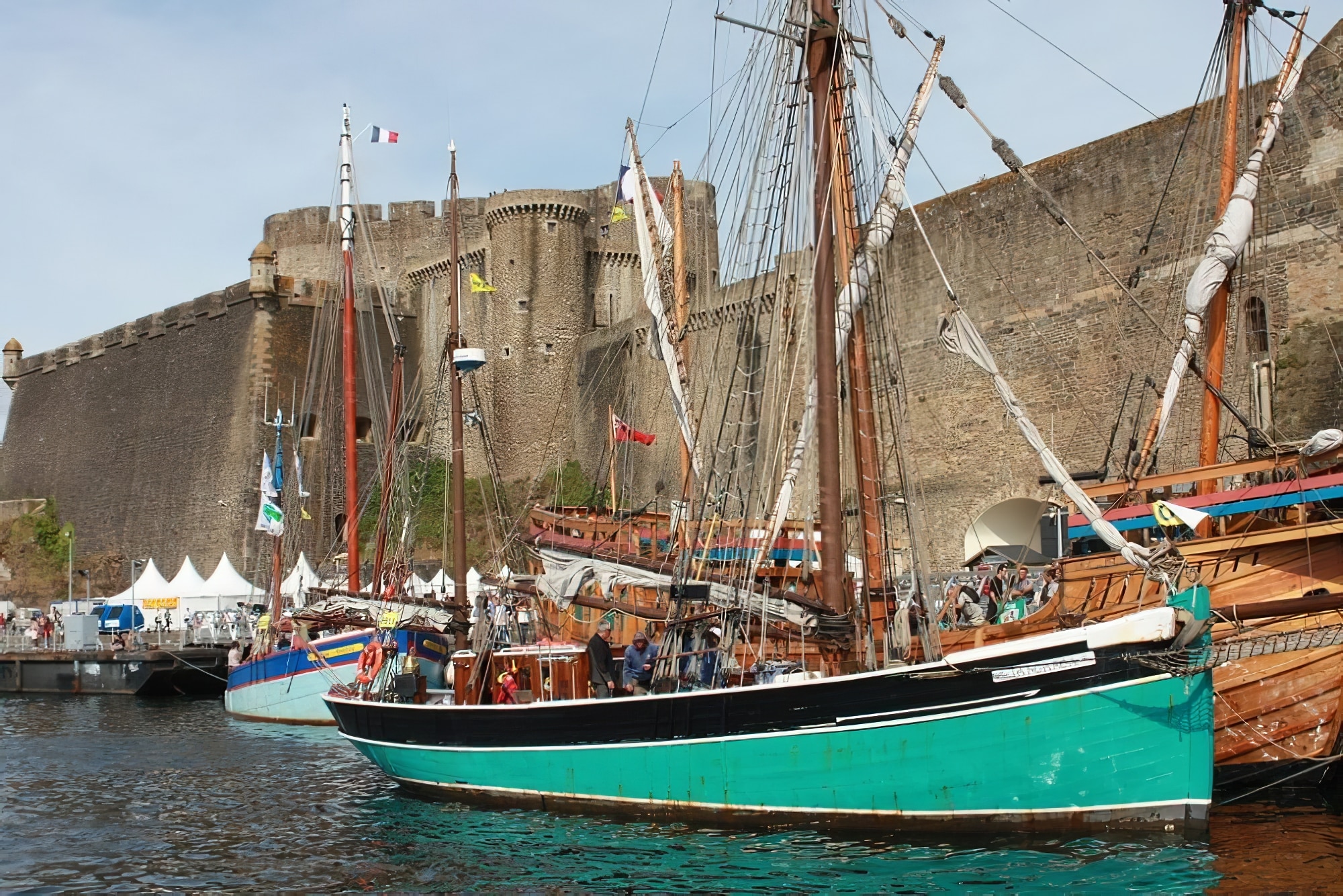 le stade brestois renforce son effectif en recrutant pierre lees-melou en provenance du paris fc. découvrez les détails de ce transfert et son impact sur l'équipe bretonne.