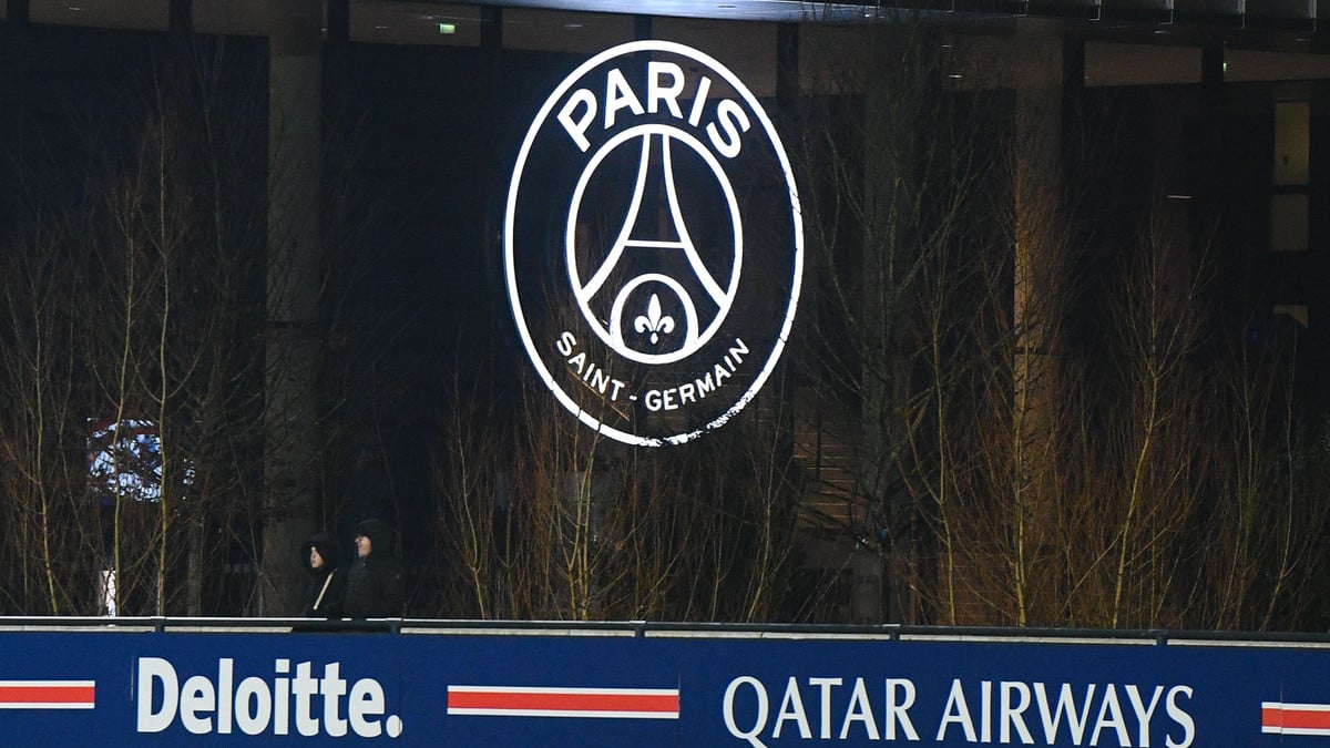 découvrez les détails du transfert record du psg, d'une valeur de 100 millions d'euros, et comment cette transaction va impacter l'équipe et le football français.