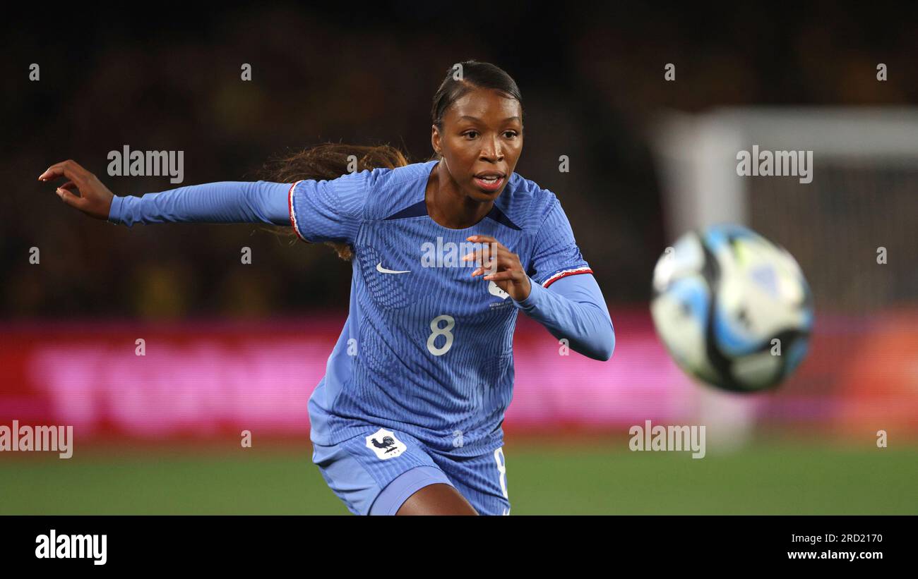 découvrez l'actualité sportive : geyoro rejoint officiellement les london city lionesses ! suivez les détails de ce transfert majeur et l'impact attendu sur l'équipe anglaise.
