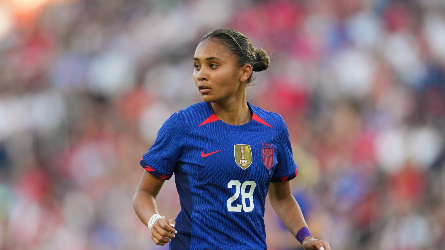 découvrez les détails du transfert d'alyssa thompson au chelsea fc, son impact sur l'équipe et les attentes des supporters pour cette nouvelle aventure en premier league féminine.