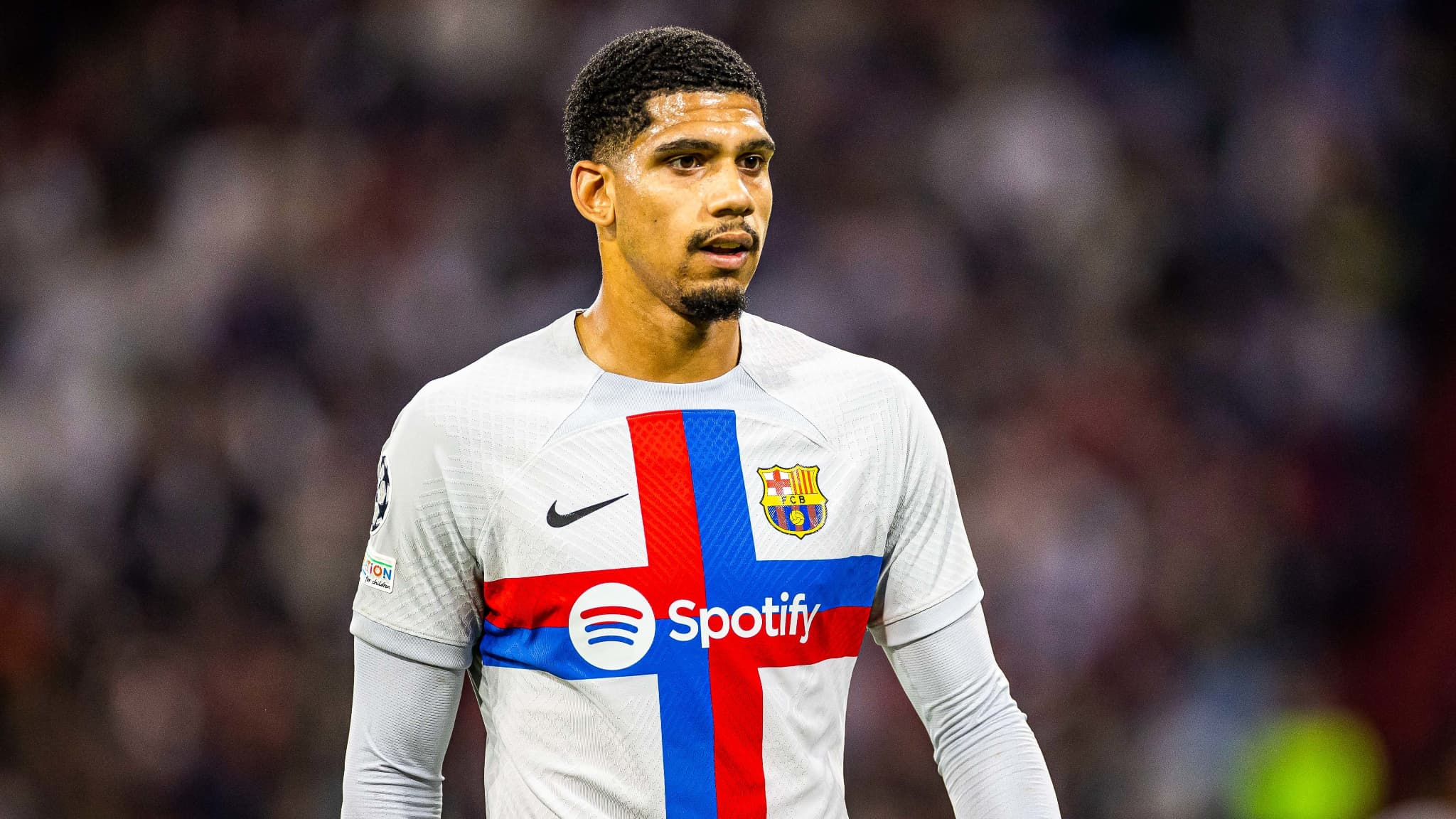 découvrez toutes les dernières informations sur un possible transfert d'araujo vers liverpool : rumeurs, négociations en cours et analyses du mercato.