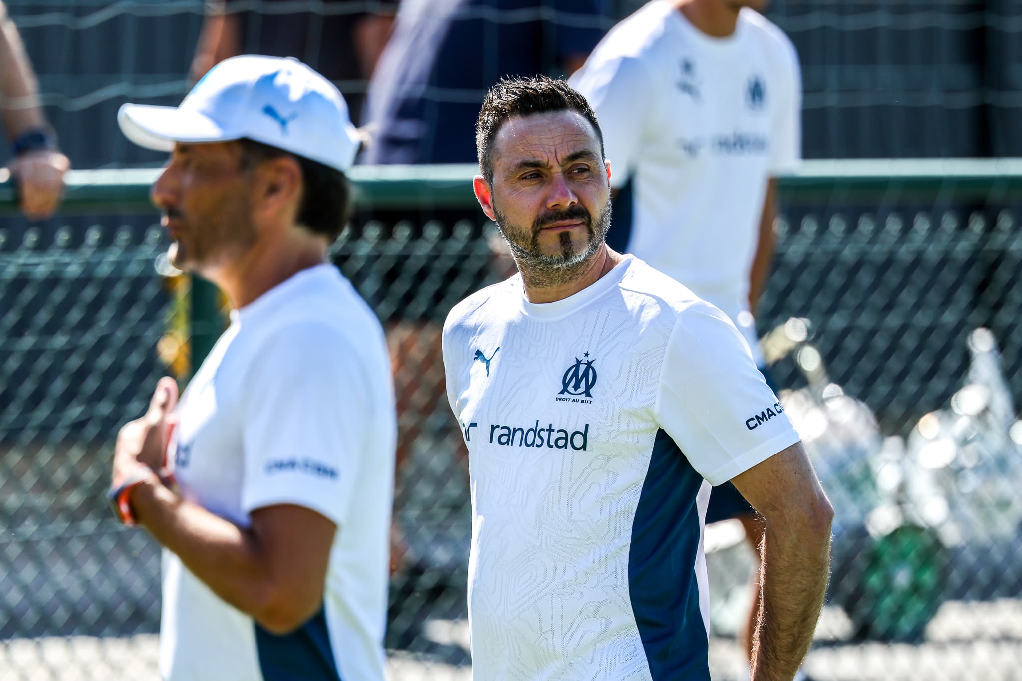 zerbi sollicite des renforts pour l'olympique de marseille afin de renforcer l'équipe et améliorer ses performances en ligue 1. découvrez les derniers développements concernant les transferts et les ambitions de l'om.