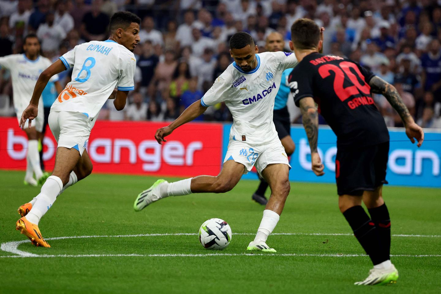 découvrez tous les détails sur le transfert amer à l'om : raisons, réactions et impact sur le club olympien. analyse complète et actualités du mercato de l'olympique de marseille.