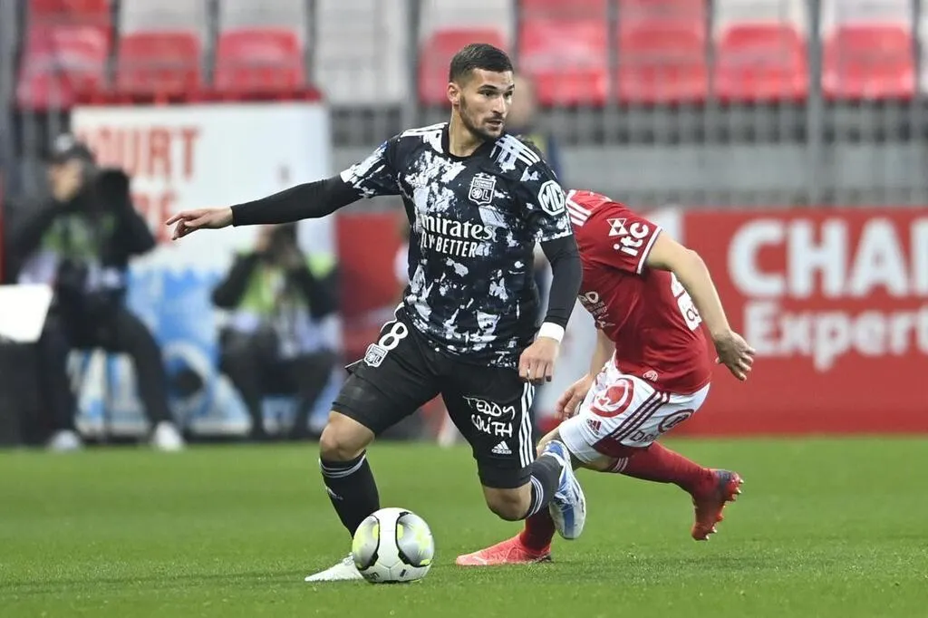 découvrez les transferts marquants du psg : analyses, joueurs emblématiques, et impact sur le paris saint-germain au fil des saisons.