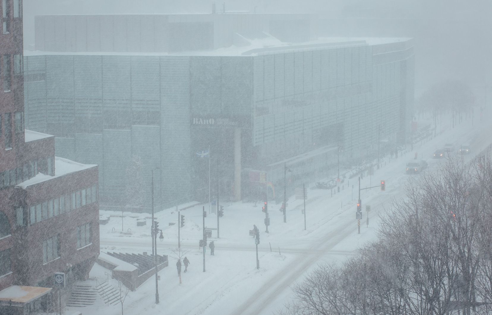 découvrez comment la rivalité du psg attise la tempête sur et en dehors des terrains. actualités, analyses et enjeux de cette confrontation incontournable du football français.