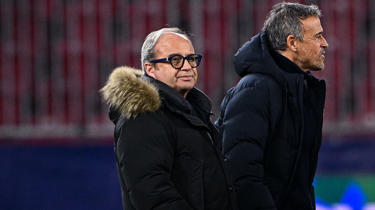 découvrez toute l'actualité des transferts du psg : rumeurs, officialisations, analyses et mouvements de joueurs pour le paris saint-germain. suivez les dernières informations mercato en temps réel !
