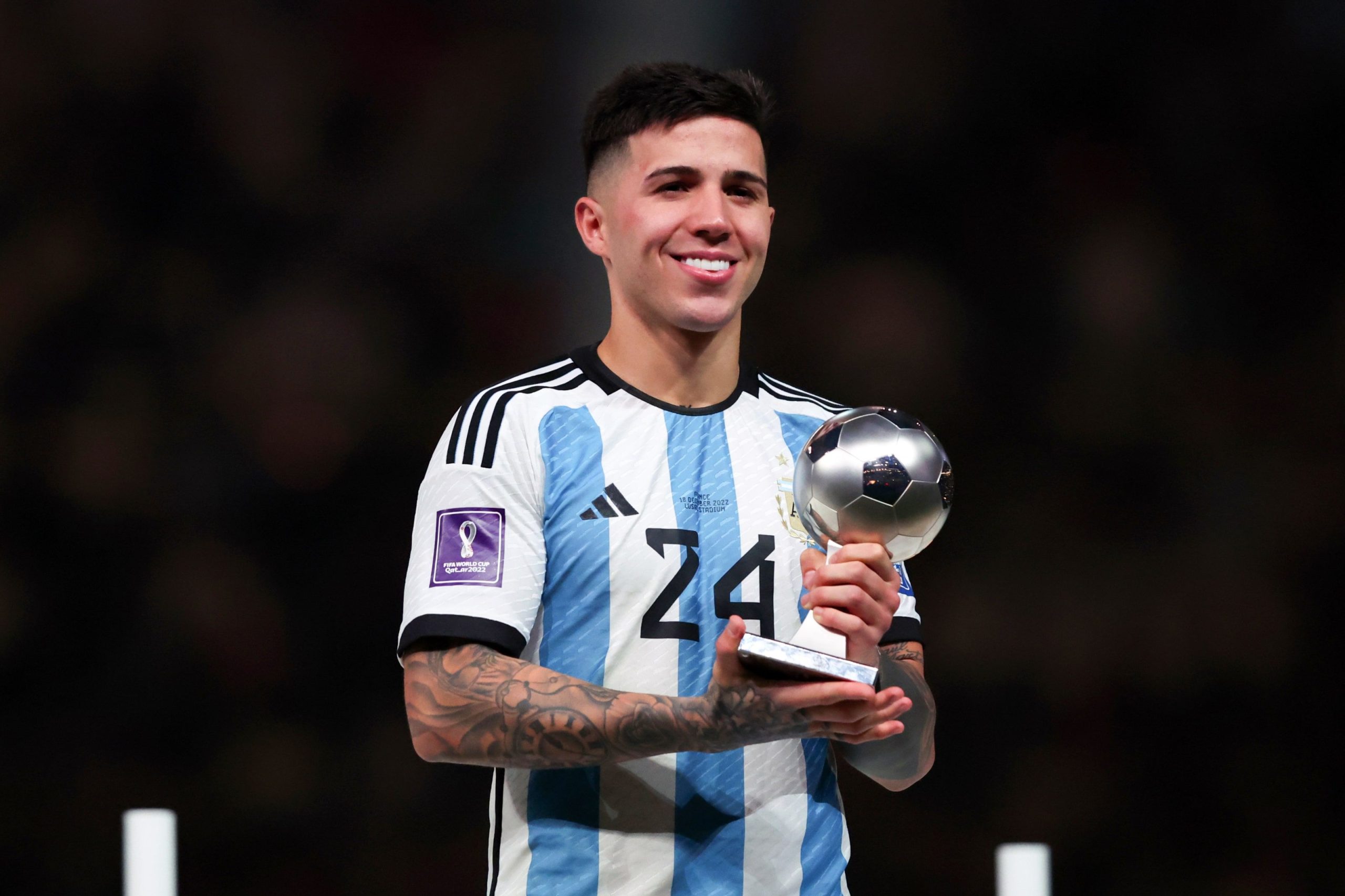 découvrez pourquoi enzo fernandez a choisi de rejoindre le real madrid, ses ambitions et ce que ce transfert signifie pour sa carrière et le club emblématique.