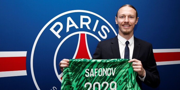 le psg renforce son équipe en recrutant une jeune étoile montante russe, succédant à safonov pour renforcer son secteur défensif.