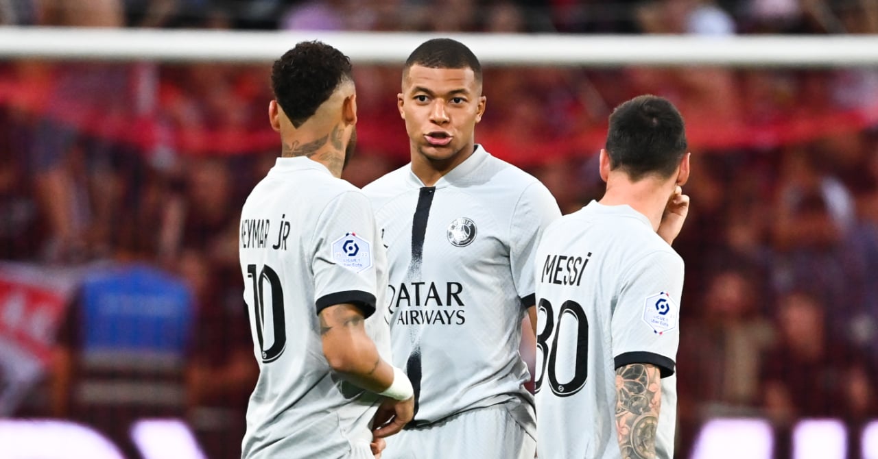 découvrez la réalité derrière les transferts de mbappé, messi et neymar au psg : performances, impact et enjeux après leur arrivée dans le club parisien.