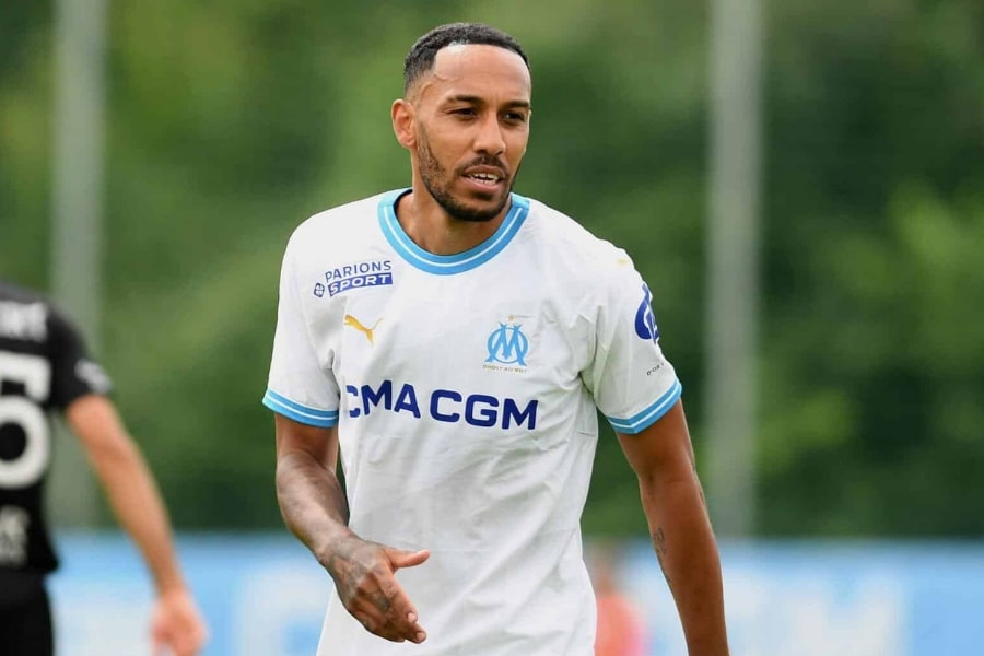 aubameyang revient sur son transfert et révèle pourquoi il considère cette décision comme une erreur majeure de sa carrière.
