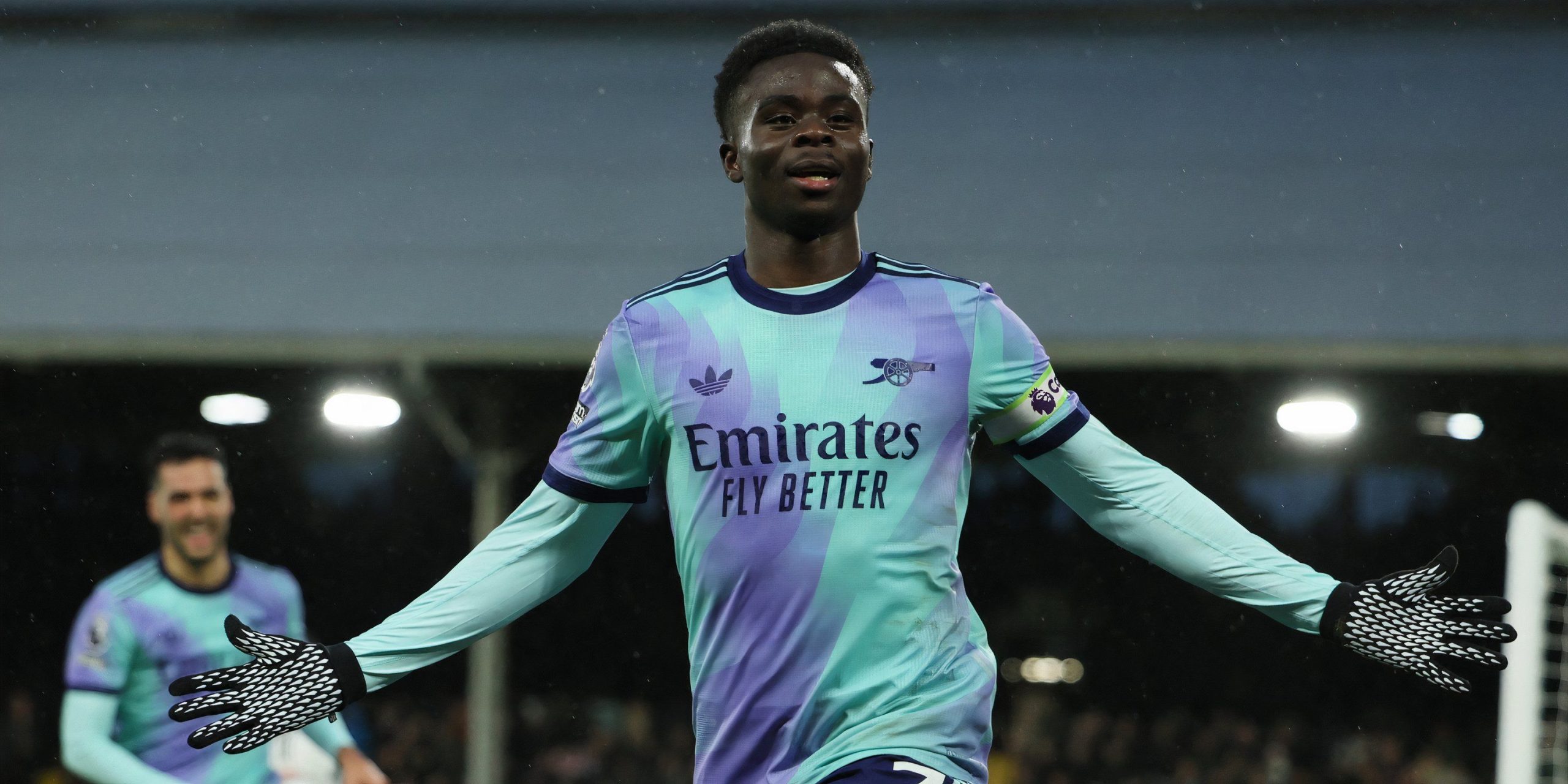 découvrez bukayo saka, le moteur d'arsenal et star mondiale, face à la pression intense du football d'élite. son parcours, ses performances et son influence sur le jeu.