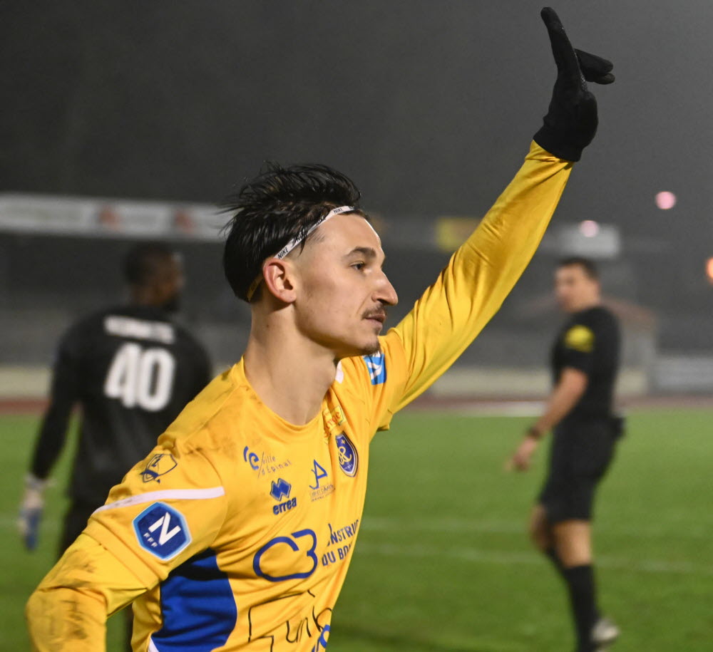 le vfb stuttgart manifeste son intérêt pour esteban lepaul, renforçant ainsi ses ambitions pour la prochaine saison.