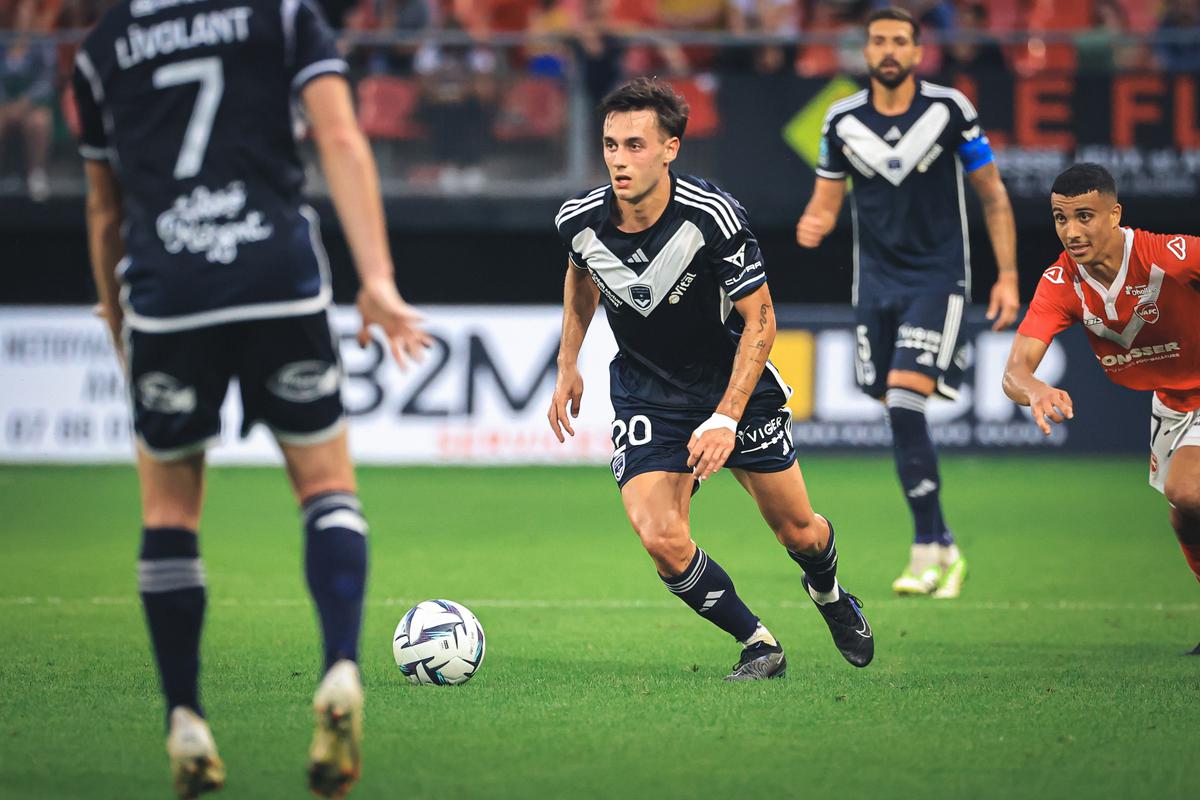 la fifa ordonne au club de bordeaux de verser 1,5 million d'euros à pedro diaz, confirmant une décision importante dans le cadre d'un litige financier.