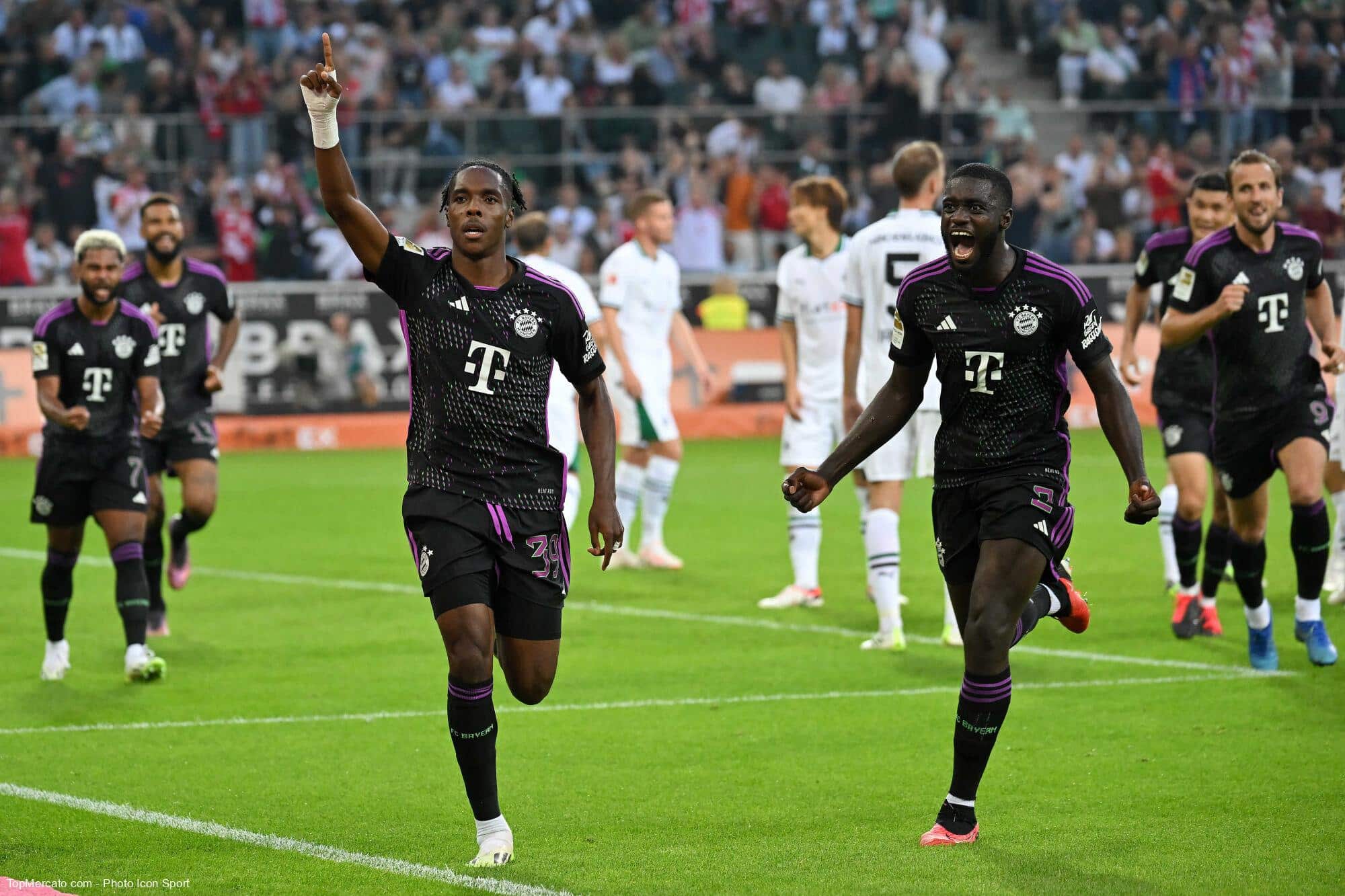 découvrez l'intérêt du bayern munich pour un milieu de terrain néerlandais talentueux et les dernières rumeurs de transfert.