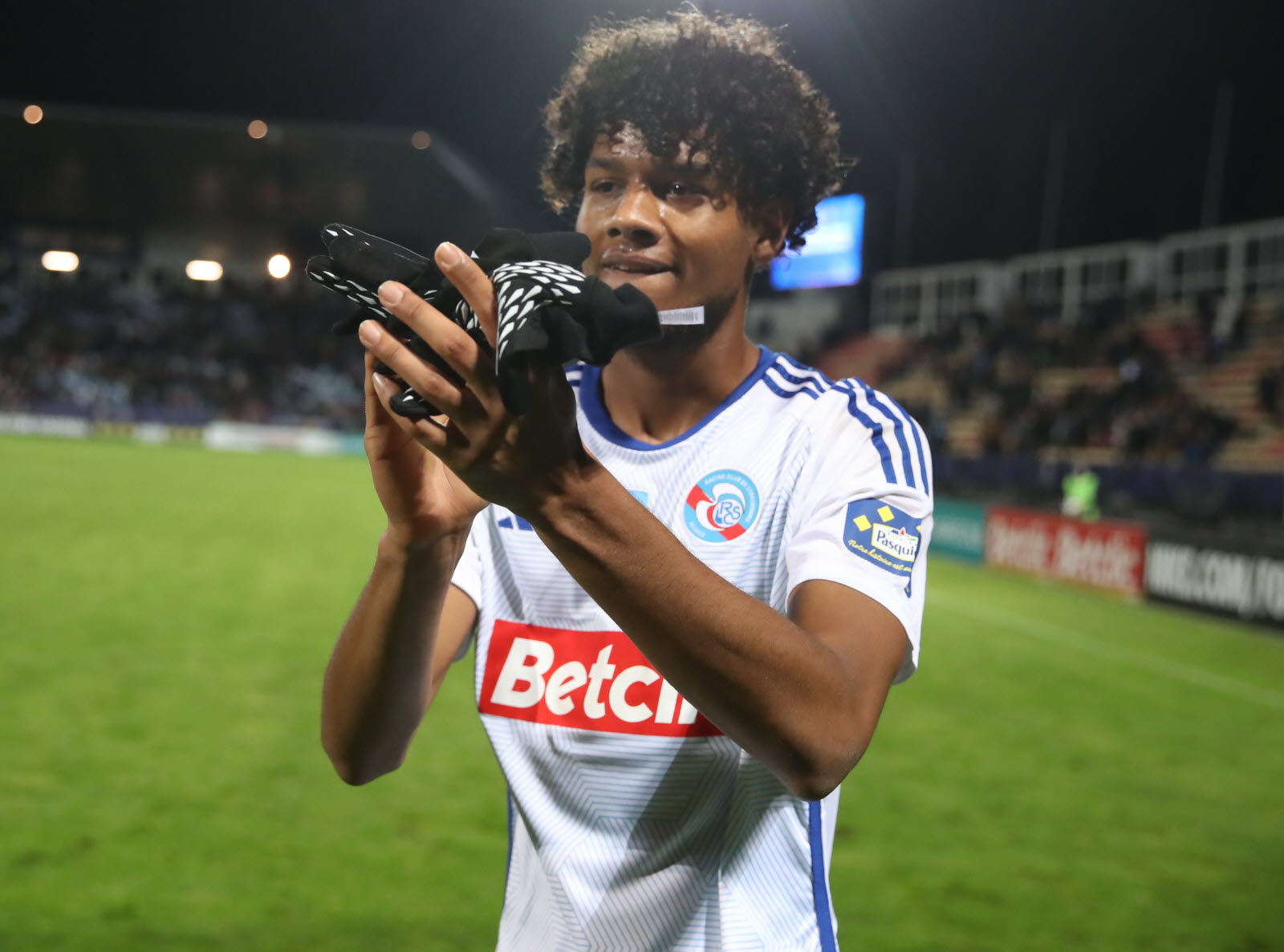 emegha progresse vers un transfert à chelsea : découvrez les dernières informations et analyses sur ce potentiel mouvement majeur dans le monde du football.
