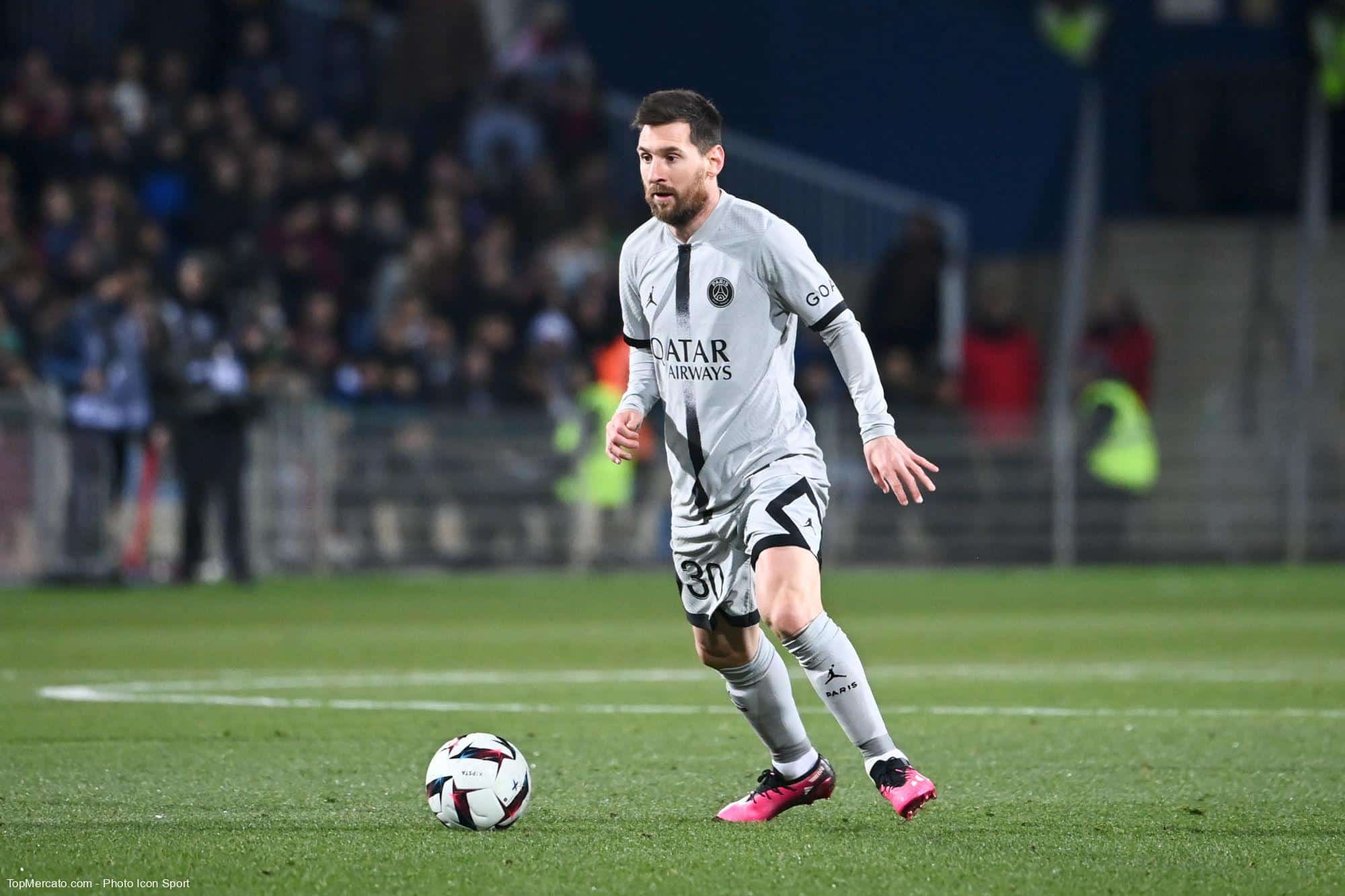 découvrez toutes les informations sur le transfert et l'accord autour de lionel messi, ses dernières négociations et perspectives de carrière.