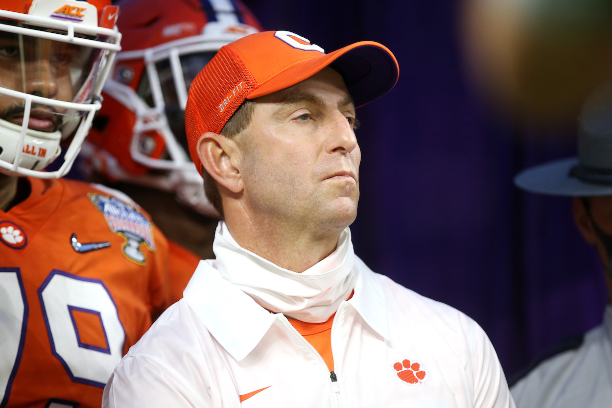 découvrez les révélations exclusives de dabo swinney sur les transferts à clemson pour la saison 2026, avec des insights clés sur les stratégies et les prospects à venir.