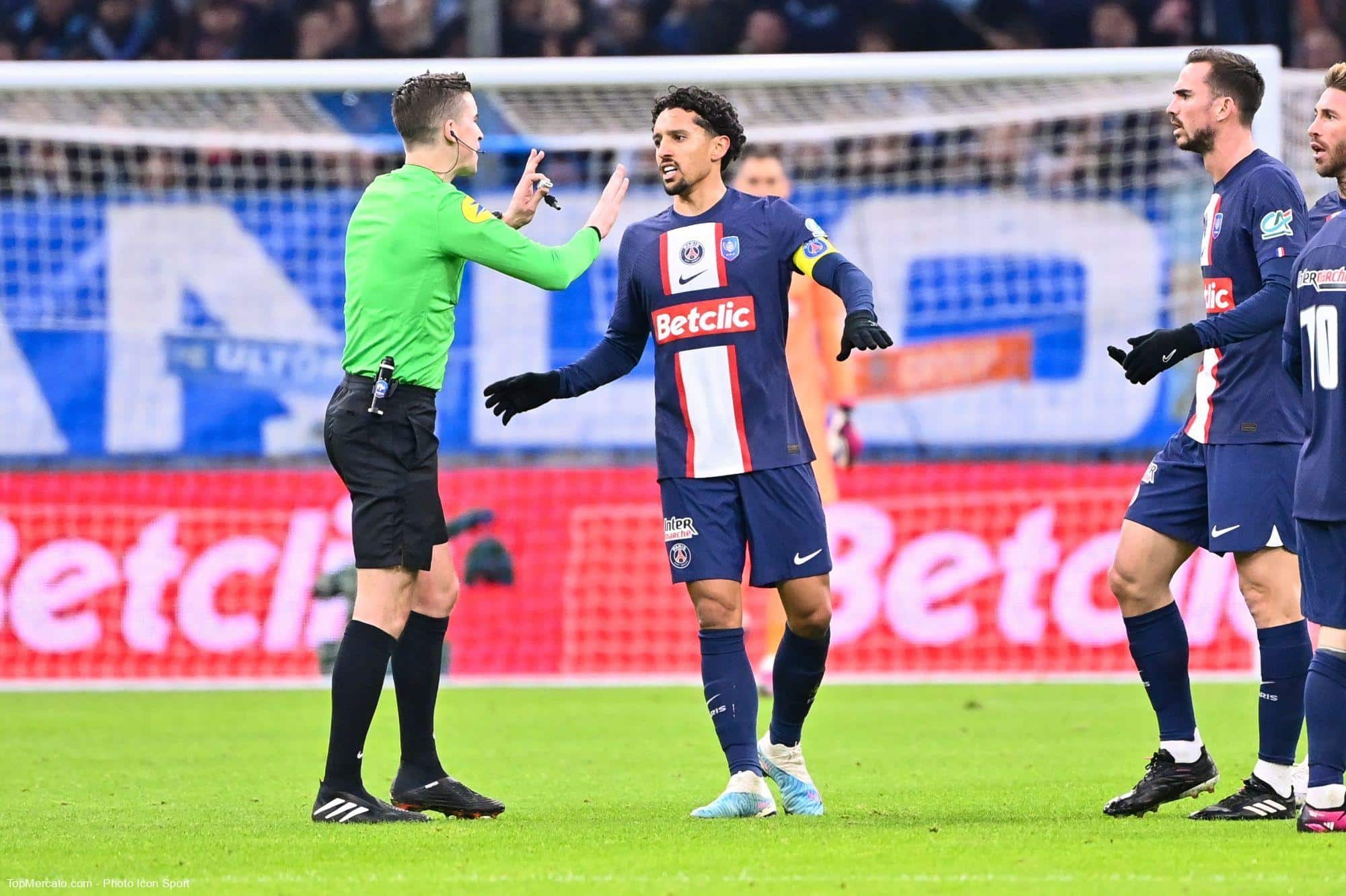 découvrez les dernières nouvelles sur le transfert au psg et le départ incertain de marquinhos. suivez les évolutions du mercato et les rumeurs autour du défenseur brésilien.