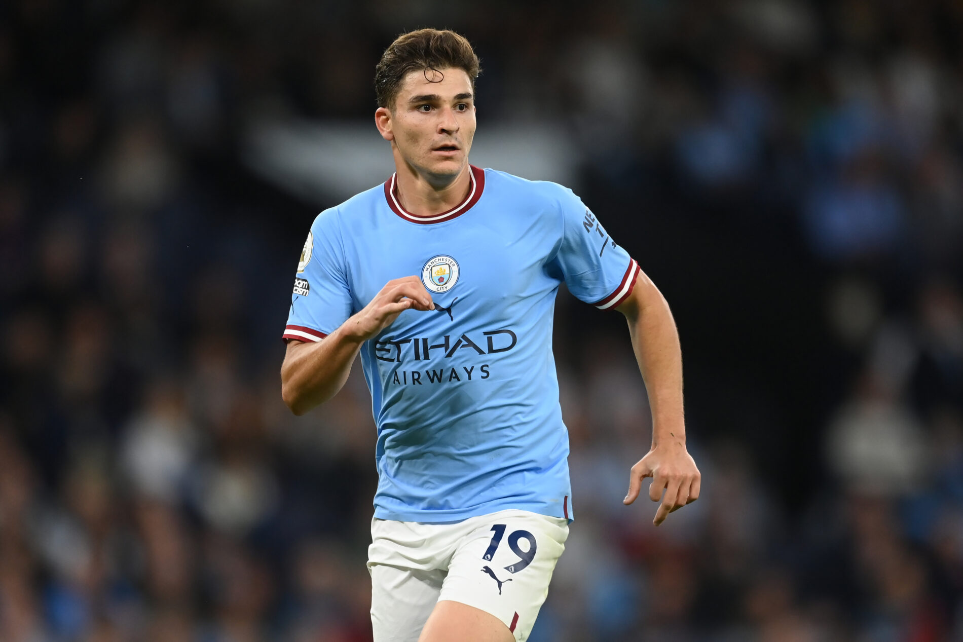 découvrez pourquoi julian alvarez représente une opportunité majeure pour le psg cet été, avec son talent prometteur et son potentiel à renforcer l'équipe.
