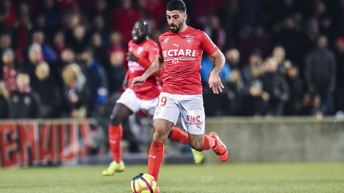suivez les dernières infos du mercato om : le club cible un buteur clé de la ligue 1 pour renforcer son attaque cette saison.