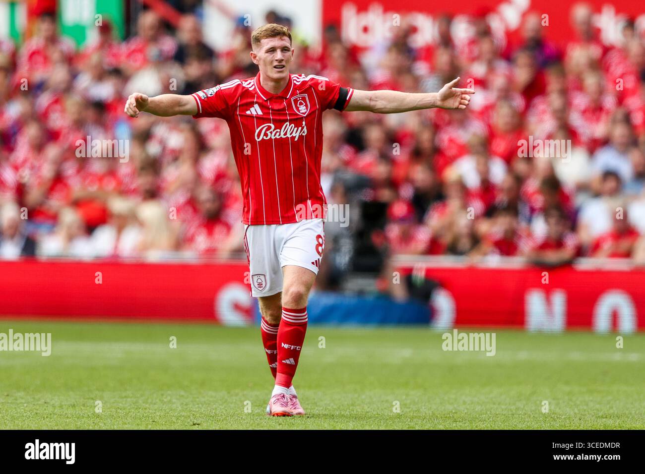 nottingham forest évalue elliot anderson à plus de 100 millions de livres, soulignant son potentiel exceptionnel et son importance stratégique pour le club.