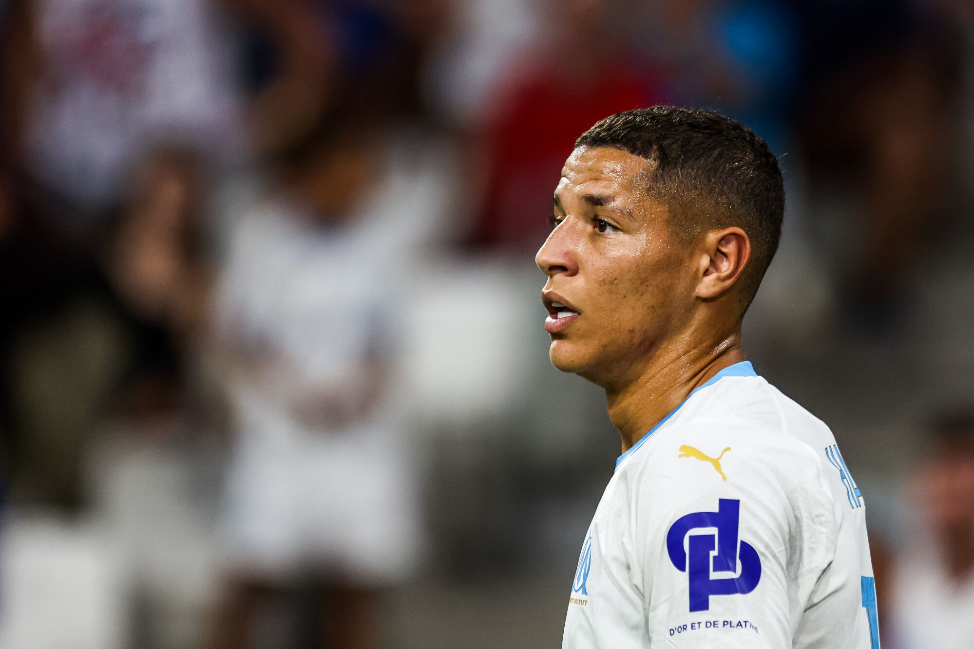 découvrez le choc et les réactions après le transfert surprise d'une star au sein de l'om, un coup de théâtre qui bouleverse les fans et le club.
