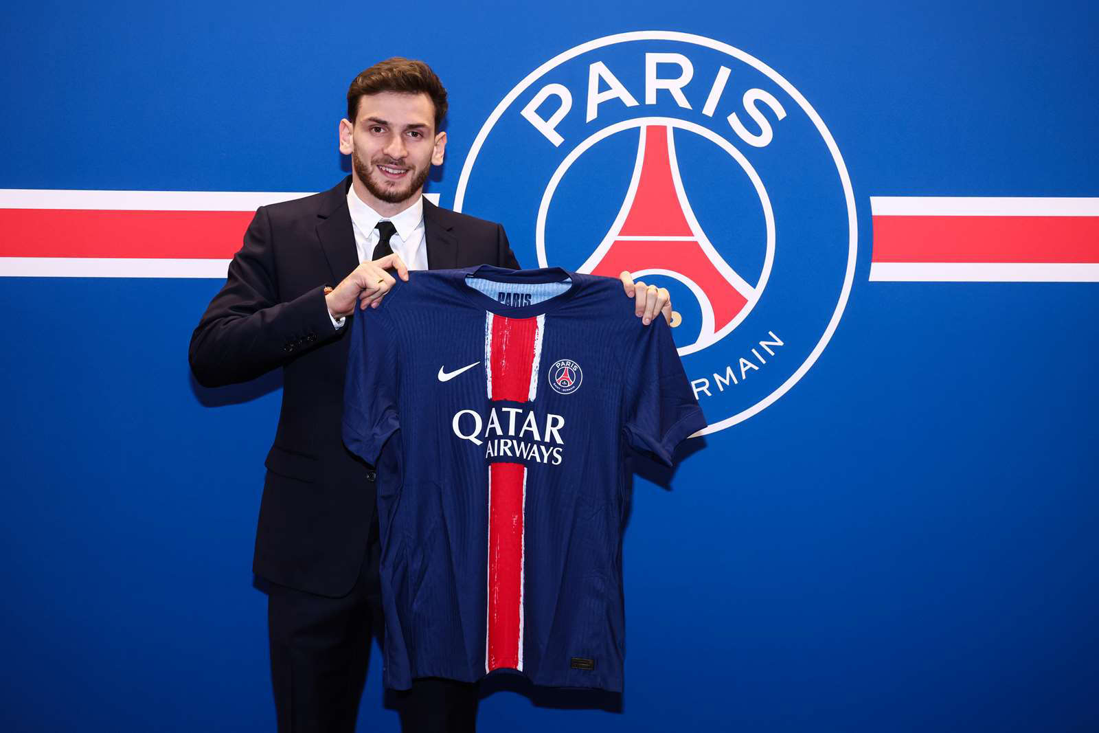 découvrez toutes les infos sur le nouvel attaquant du psg : actualités, profil, performances et impact attendu au sein de l'équipe parisienne.